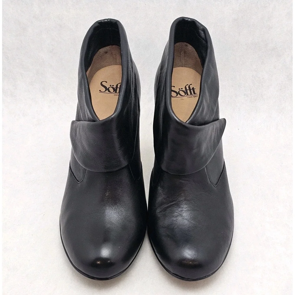 NWOB Sofft Freeda Black Leather Foldover  Slip On Heeled Ankle Booties  Sz 9.5